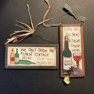 SMALL WINE PLAQUES (2)